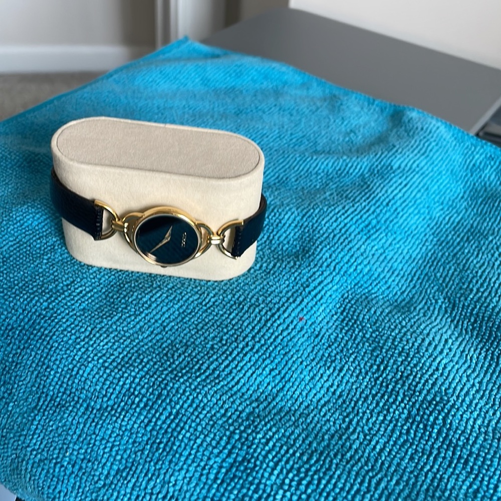 Ladies Gucci Watch - Picture 2 of 2